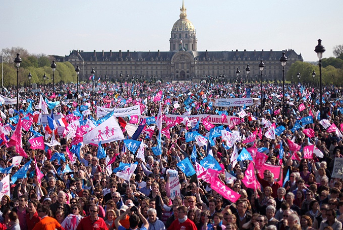 Հարյուր հազարավոր ֆրանսիացիներ դեմ են արտահայտվել միասեռ ամուսնությունների օրինականացմանը